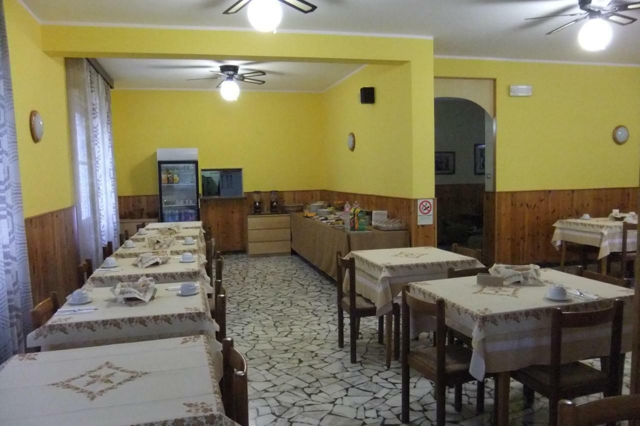 Albergo Villalma Римини Экстерьер фото
