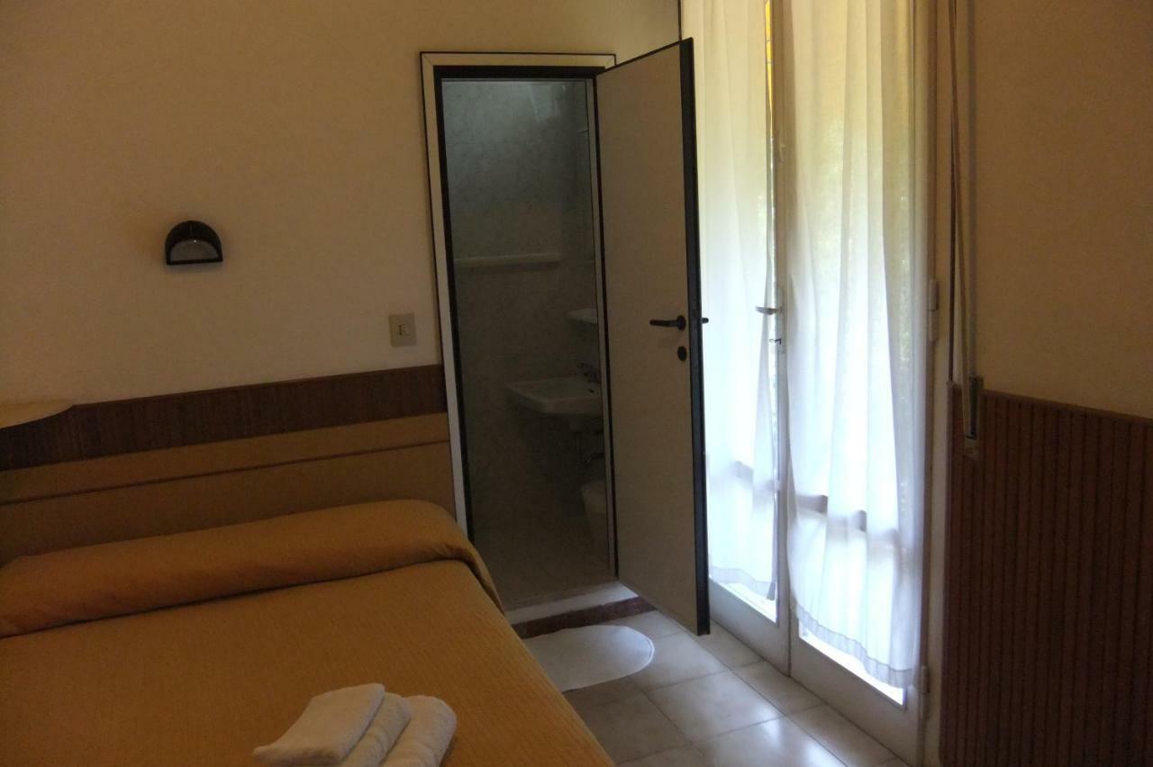 Albergo Villalma Римини Экстерьер фото
